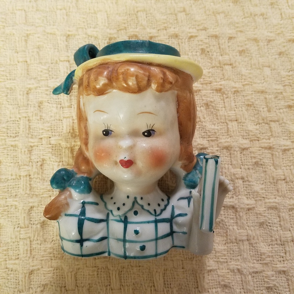 VINTAGE UMBRELLA HEADVASE